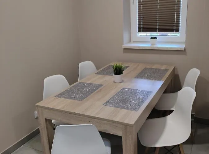 מלון Krollhouse Goscinne *