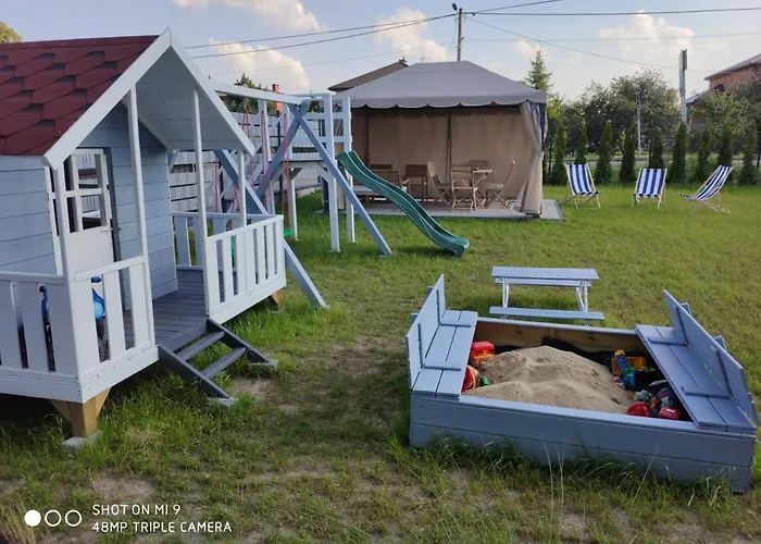 Krollhouse Goscinne מלון *