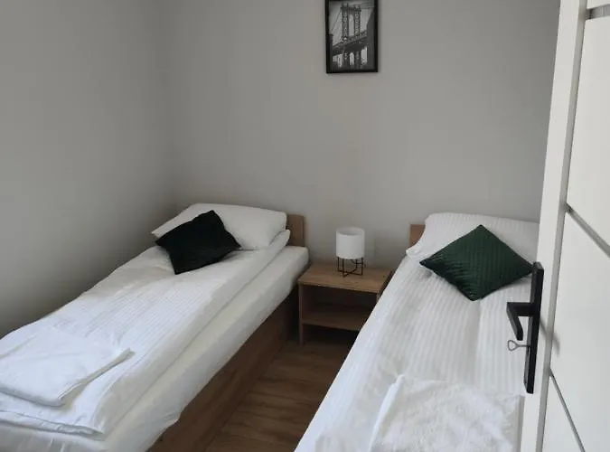 Krollhouse Goscinne מלון *